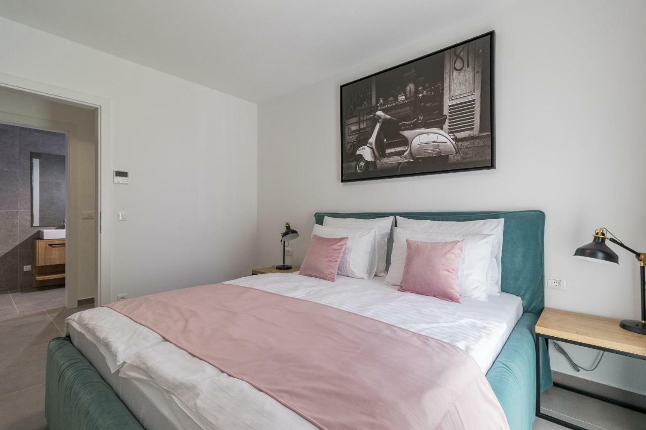 Luxury Apartments Magali 로비니 외부 사진