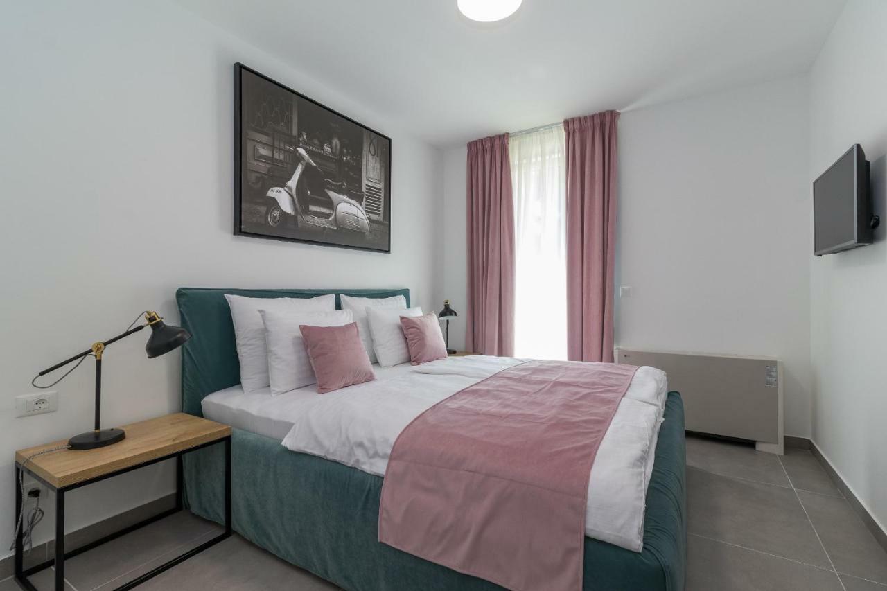 Luxury Apartments Magali 로비니 외부 사진
