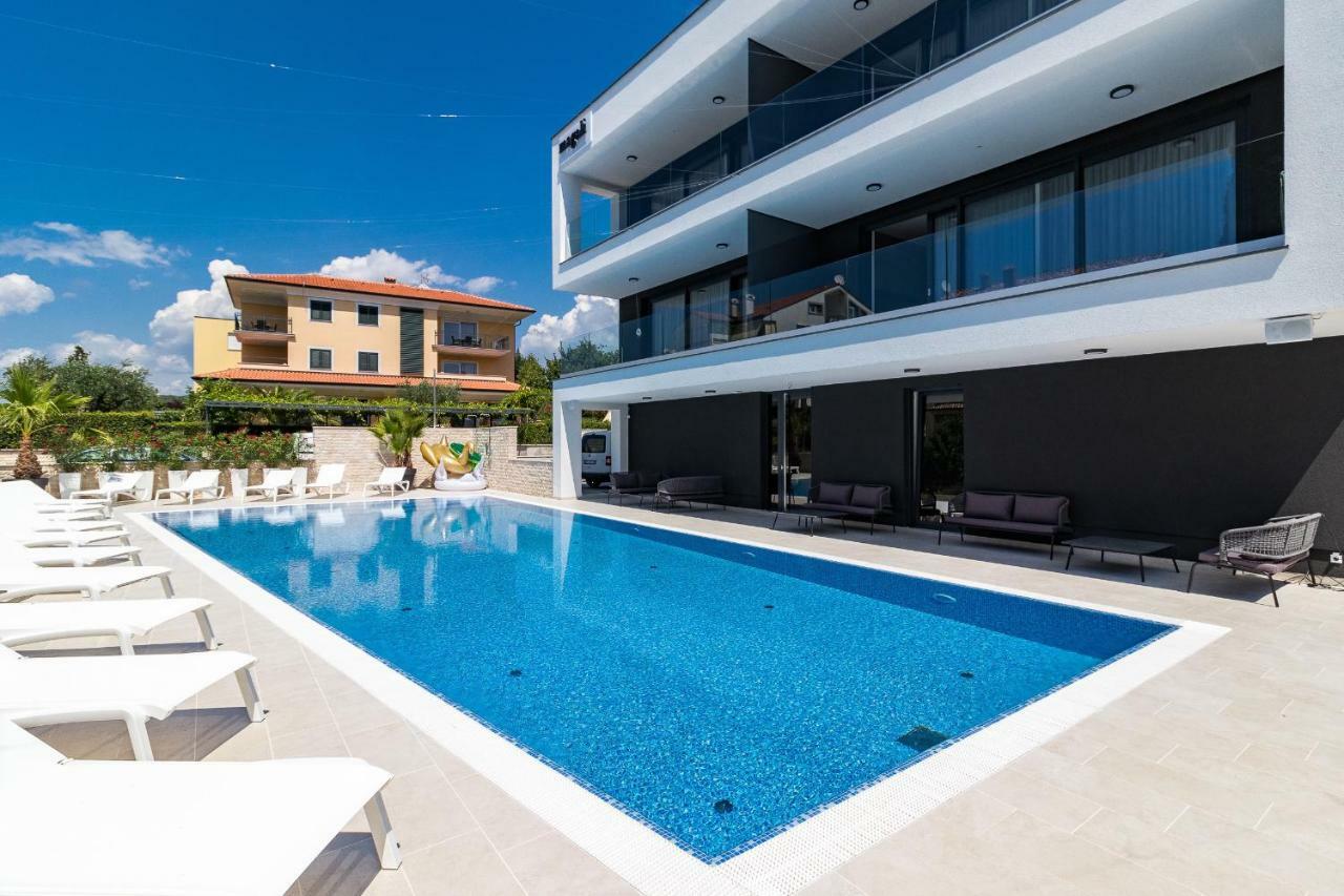 Luxury Apartments Magali 로비니 외부 사진