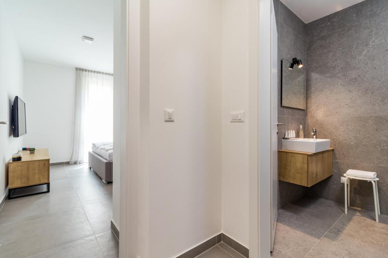 Luxury Apartments Magali 로비니 외부 사진