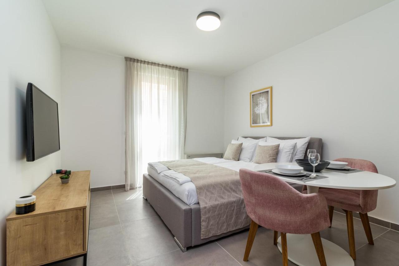 Luxury Apartments Magali 로비니 외부 사진